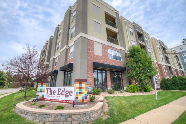 edge on hovey exterior student apartments